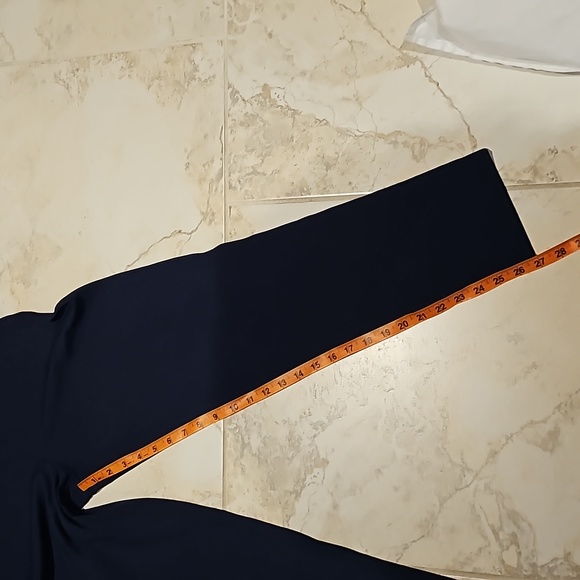 Lululemon women's 7/8 pant in Navy. Size 4 . - Picture 10 of 10